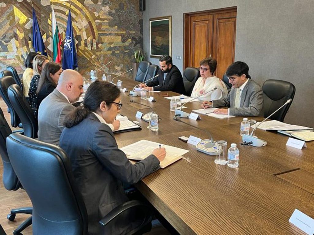 Pakistan, Bulgaria resolve
