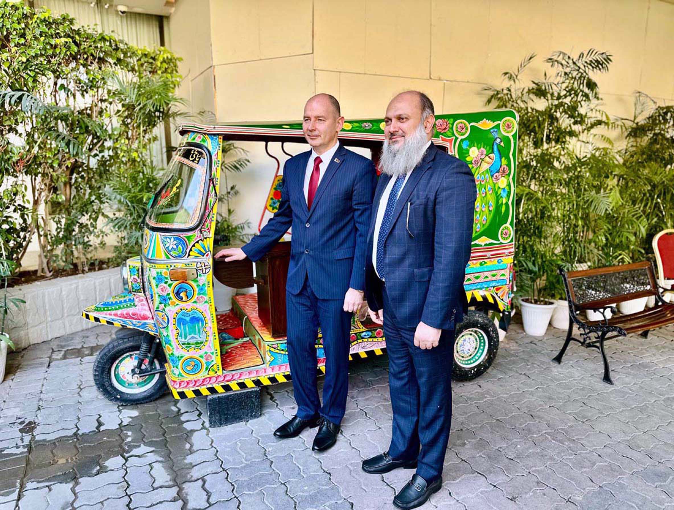 APP57-251124Islamabad