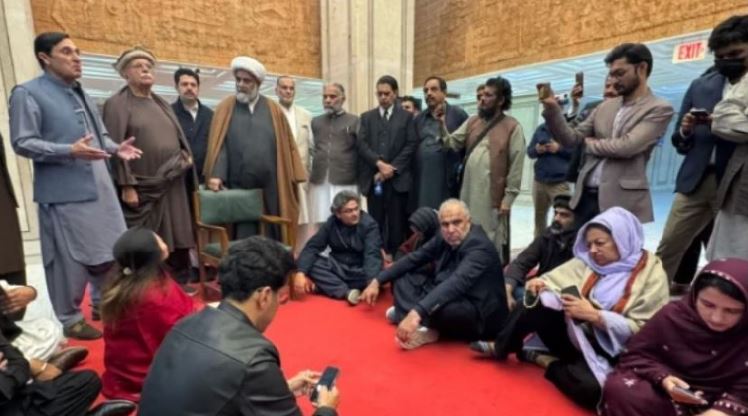 Imran to be treated by ‘best’ eye specialists, says Tarar