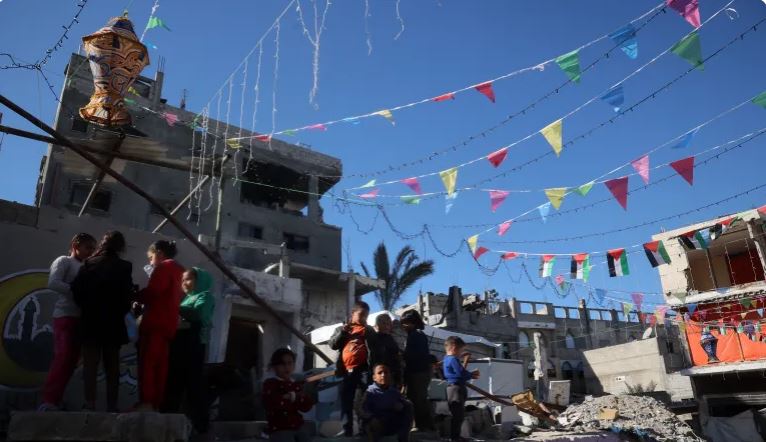Ramazan begins in Gaza amid ruins of shattered mosques