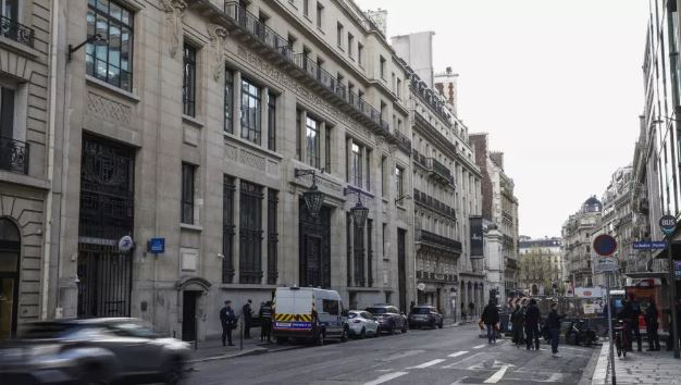 France foils Paris bomb attack outside US bank