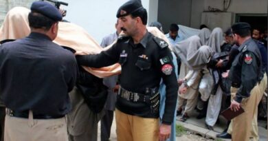 Police arrest 450 Afghan nationals, 15 landlords in Peshawar, Bannu